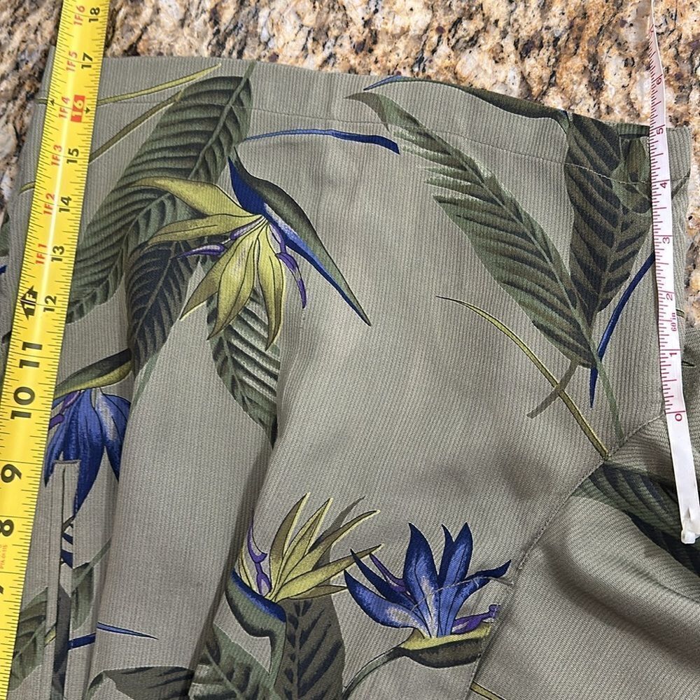Tommy Bahama Olive Green Tropical Print High-Waist Shorts - Picture 9 of 10